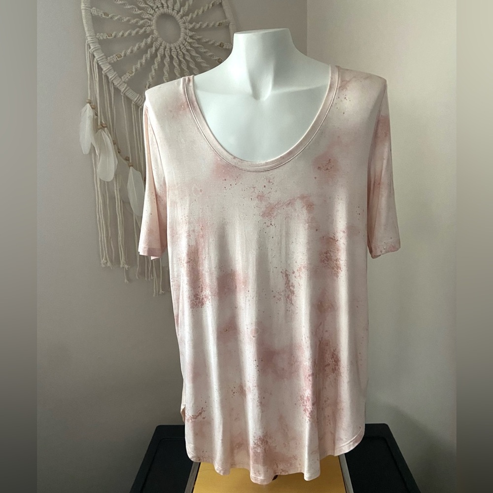NWT Womenโs Maurices 24/7 Scoop Neck Top Size Small